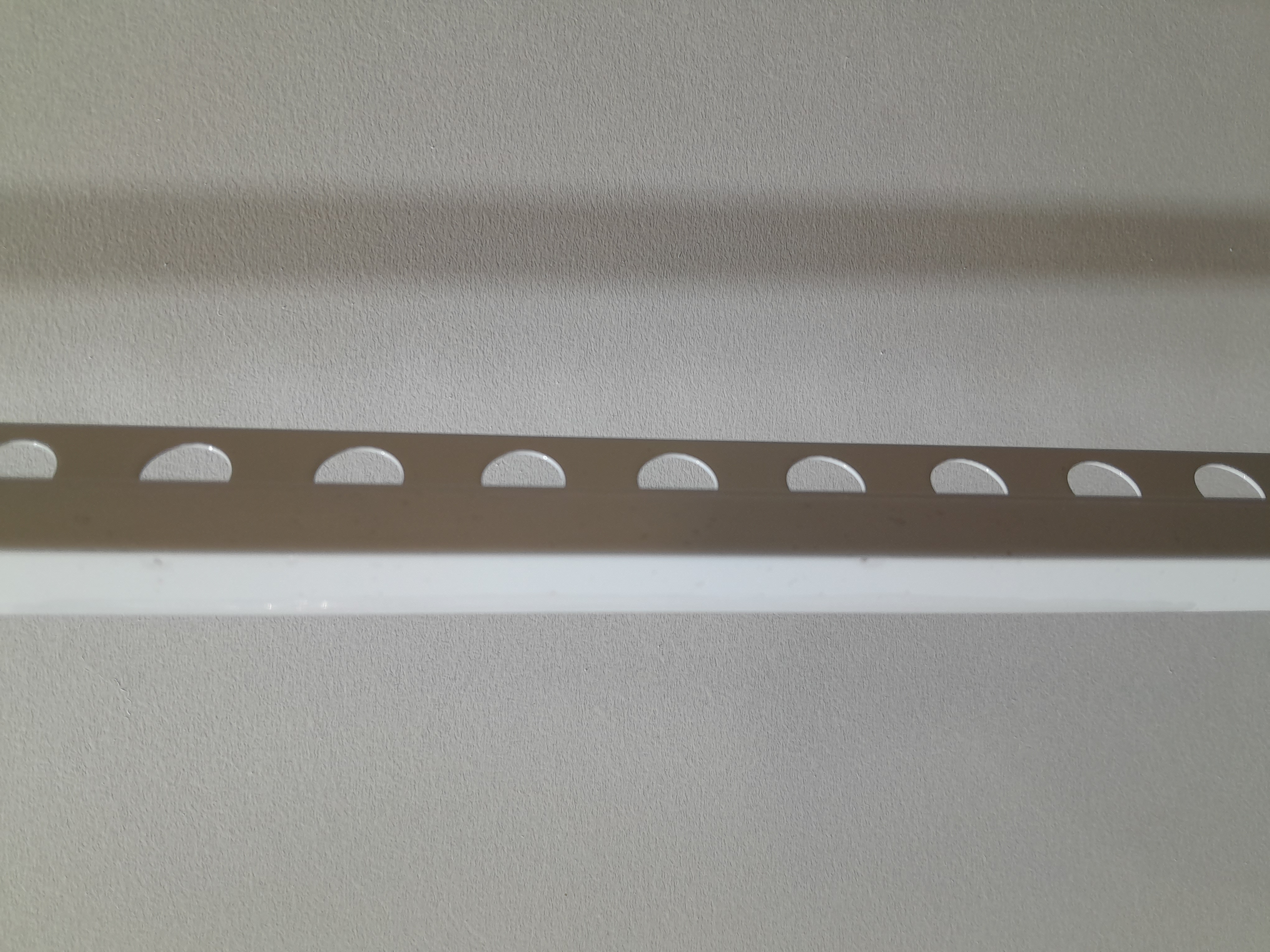 BAGUETTE DE FINITION  CARRE ALU COULEUR BLANCHE 12 MM