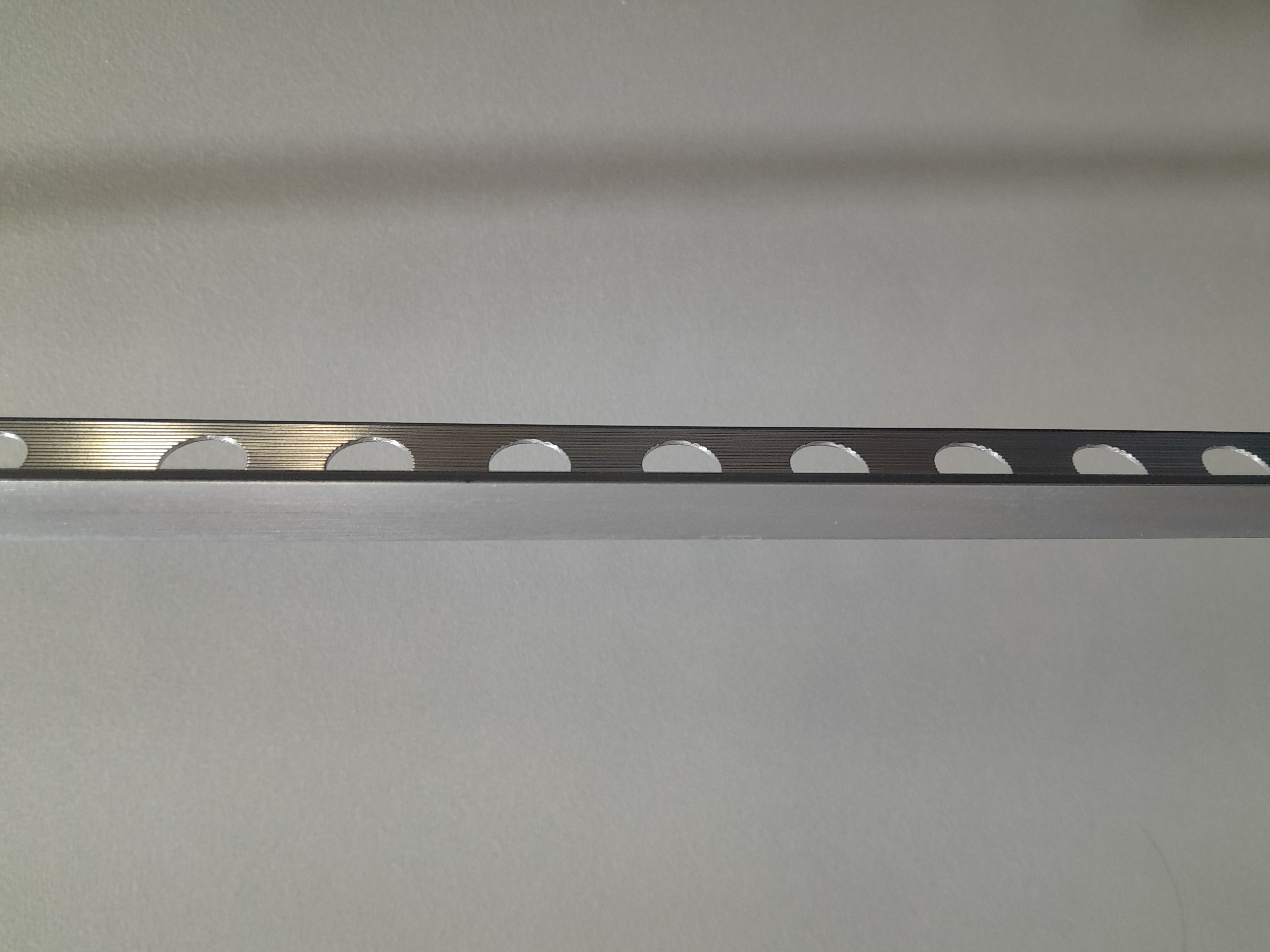 BAGUETTE DE FINITION  DROITE ALU COULEUR ALU 7,5 MM