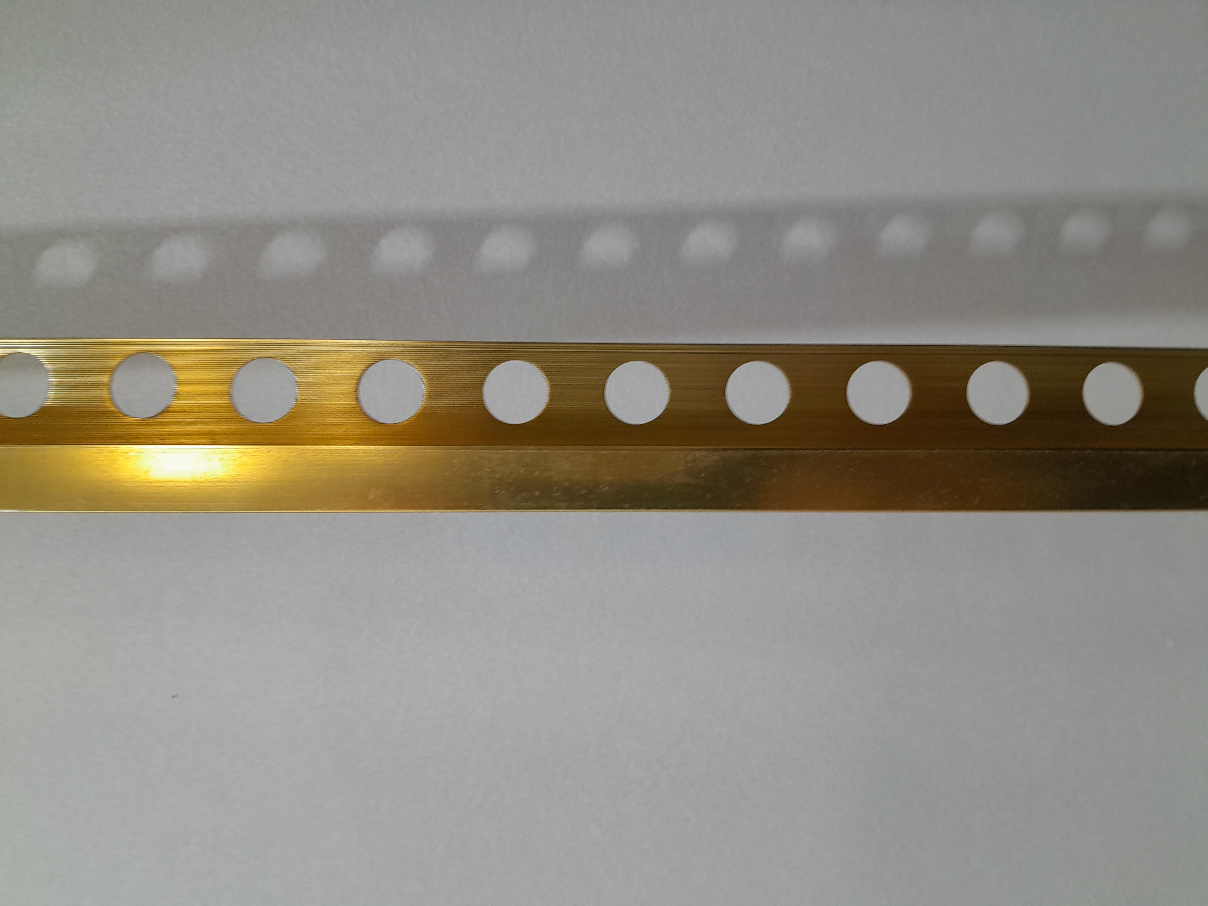 BAGUETTE DE FINITION CARRE ALU COULEUR DORE 12 MM