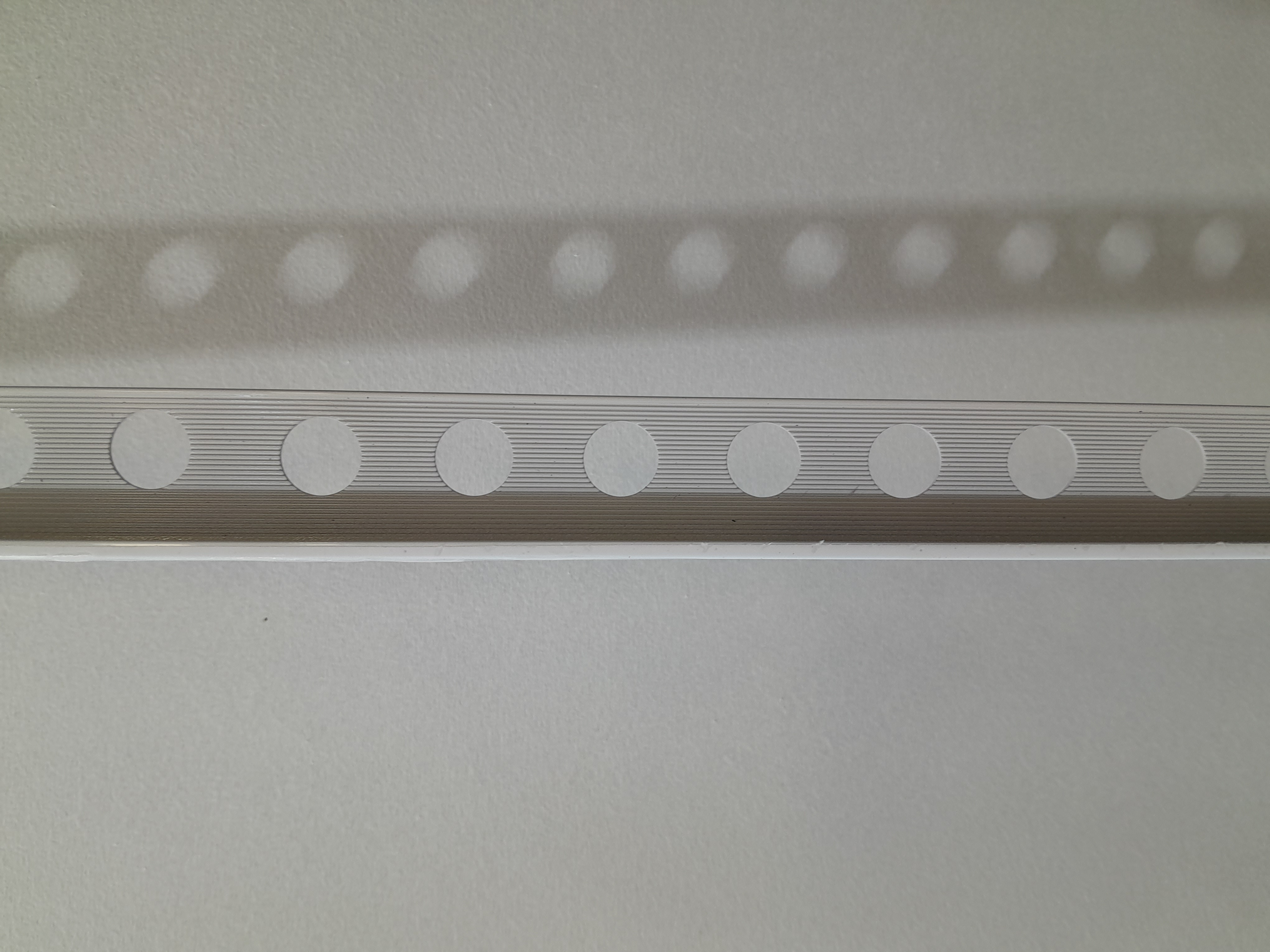 BAGUETTE DE FINITION DROITE ALU COULEUR BLANCHE 7.5 MM