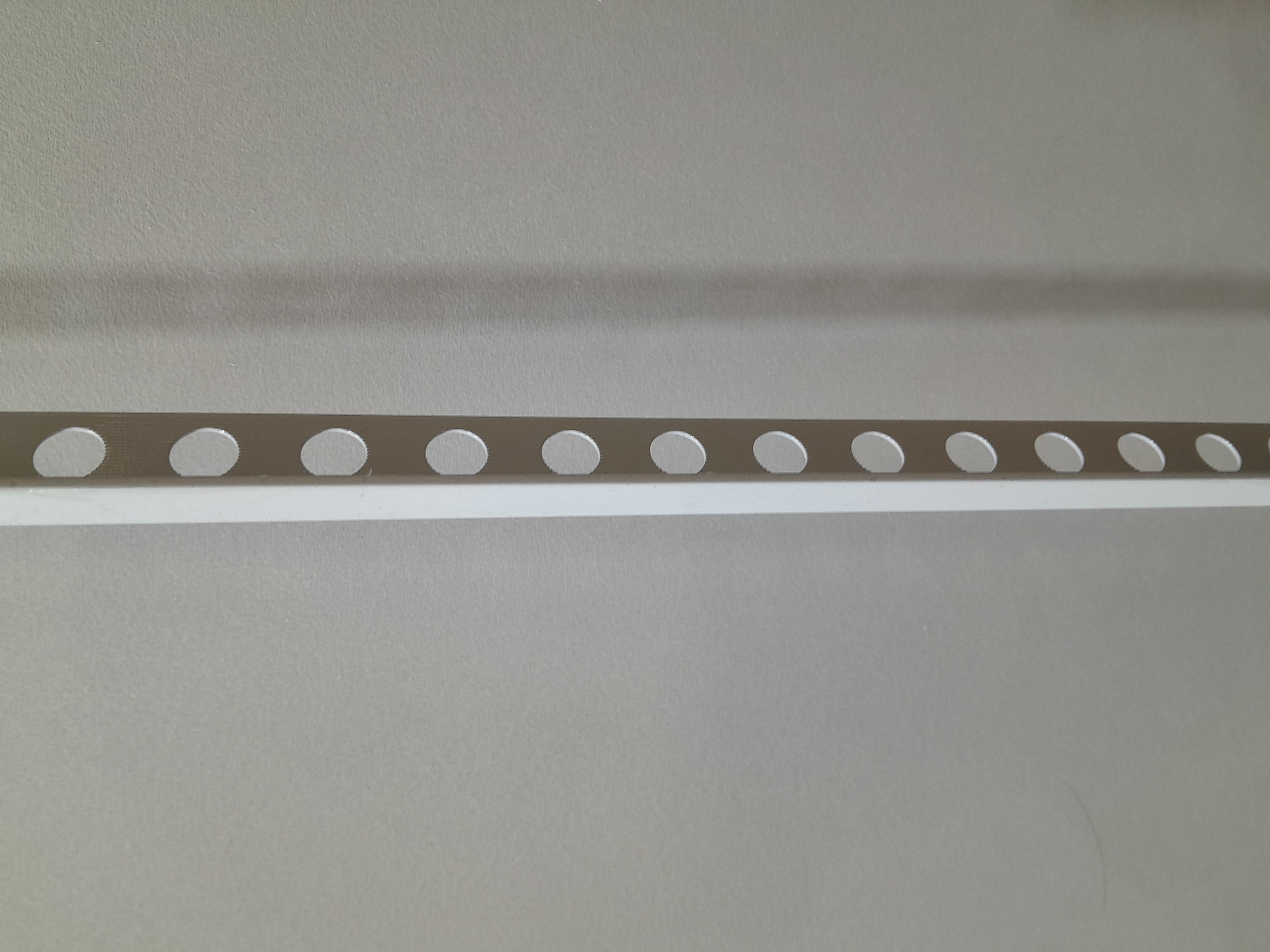 BAGUETTE DE FINITION DROITE ALU COULEUR BLANCHE 7.5 MM