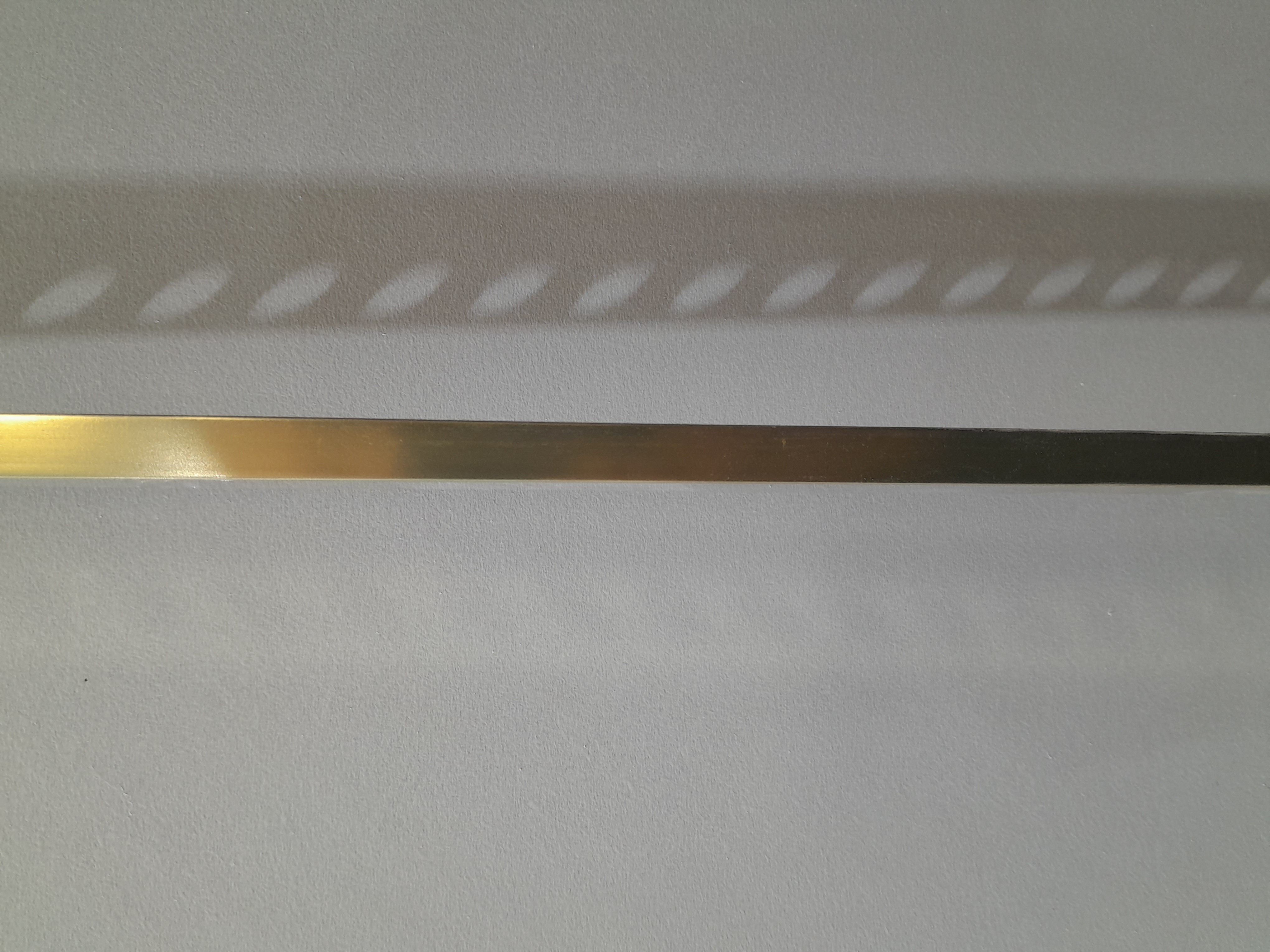 BAGUETTE DE FINITION ALU COULEUR DORE 7,5 MM