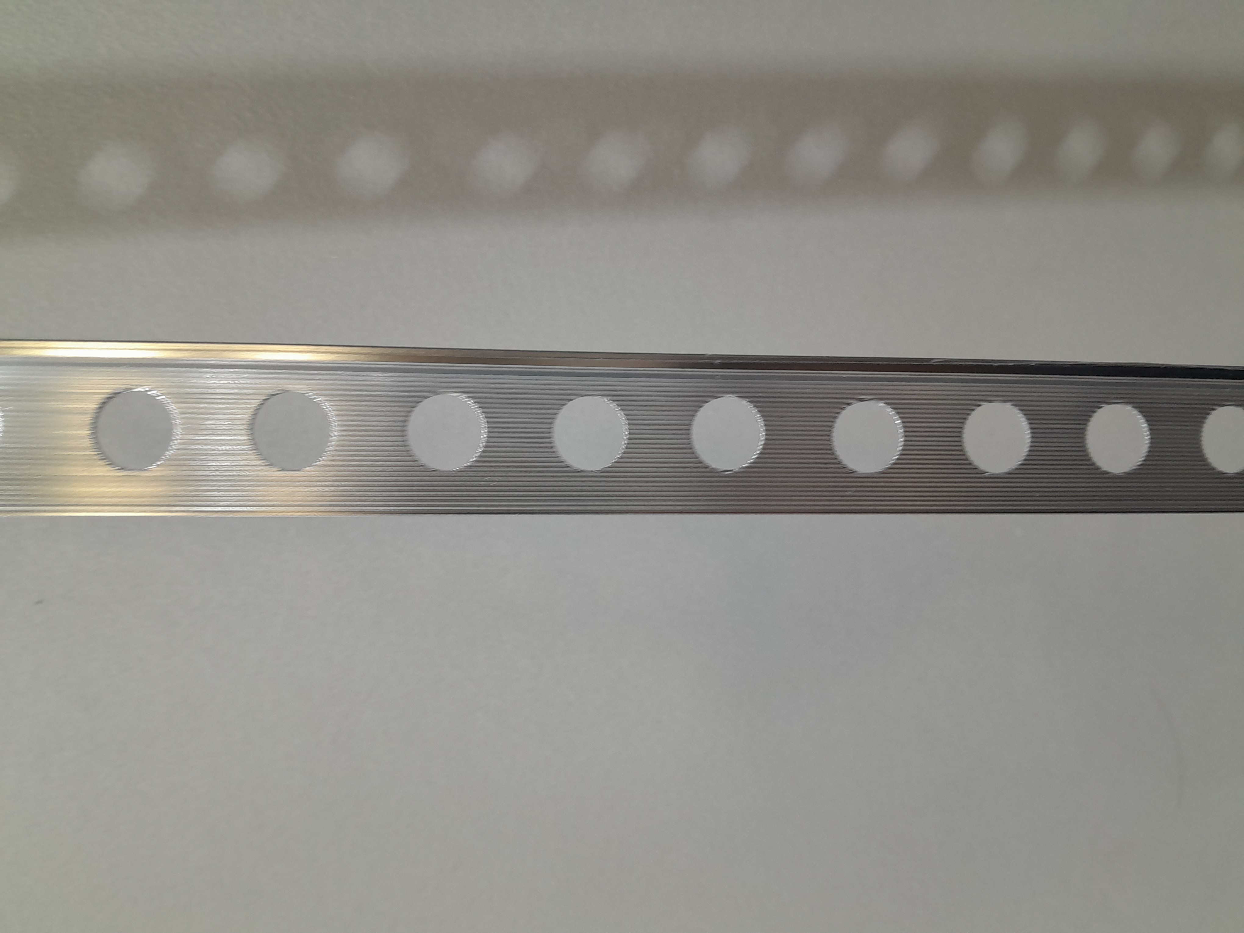 BAGUETTE DE FINITION  12 MM DROITE ALU COULEUR ALU BRILLANT